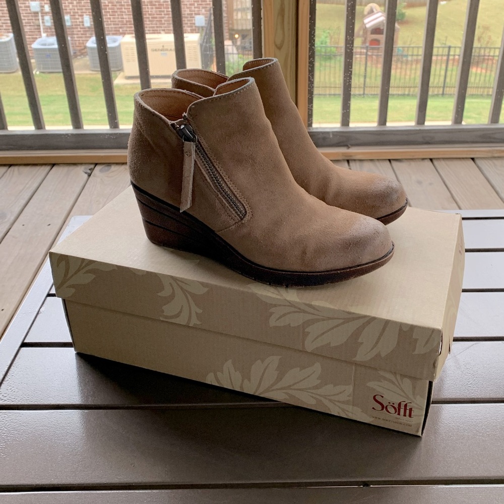 Sofft Tan Ankle Boots